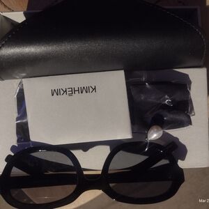 Black Women’s Sunglasses with Pearl Accent